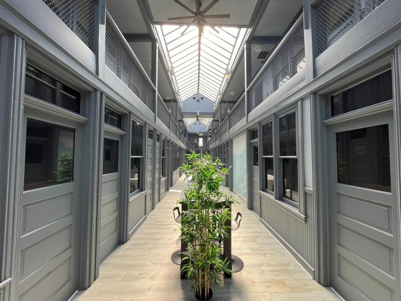 Local Modern Getaway - Ground Floor Apartment Cleveland Bagian luar foto