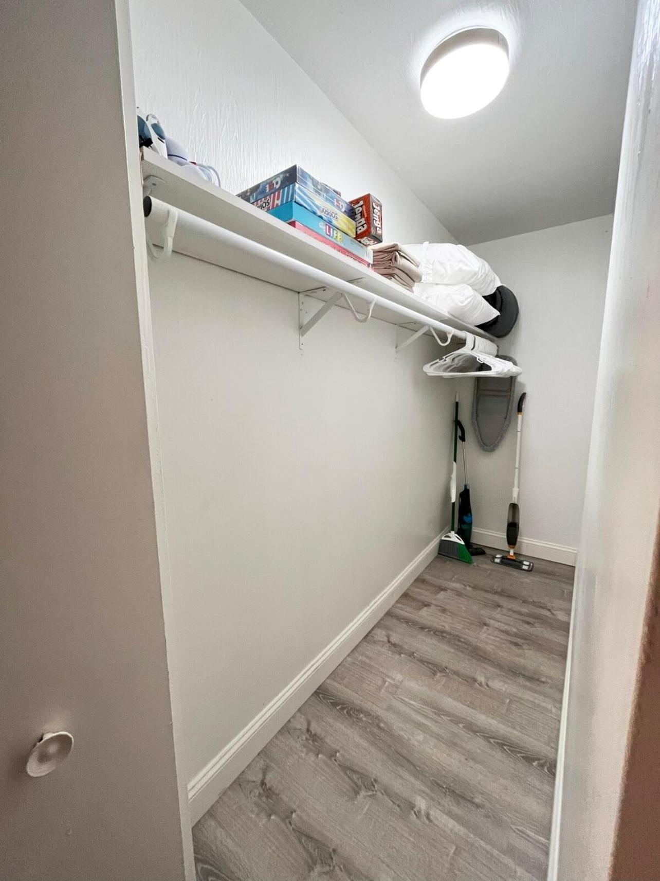 Local Modern Getaway - Ground Floor Apartment Cleveland Bagian luar foto