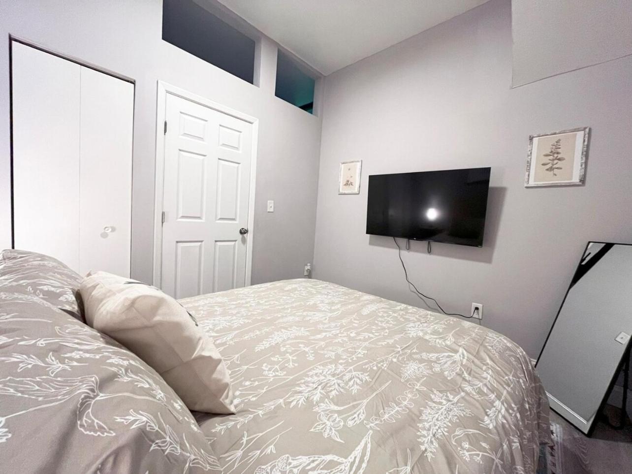 Local Modern Getaway - Ground Floor Apartment Cleveland Bagian luar foto