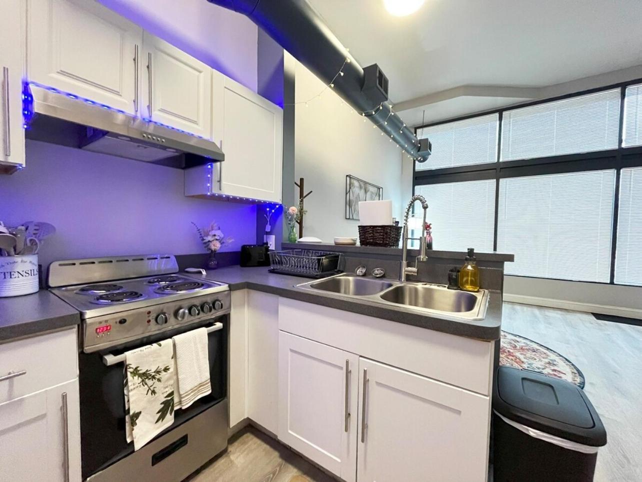 Local Modern Getaway - Ground Floor Apartment Cleveland Bagian luar foto