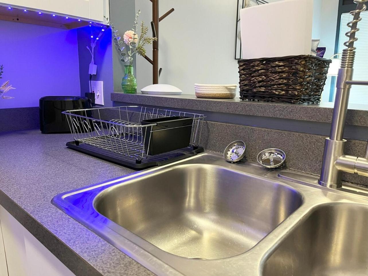 Local Modern Getaway - Ground Floor Apartment Cleveland Bagian luar foto